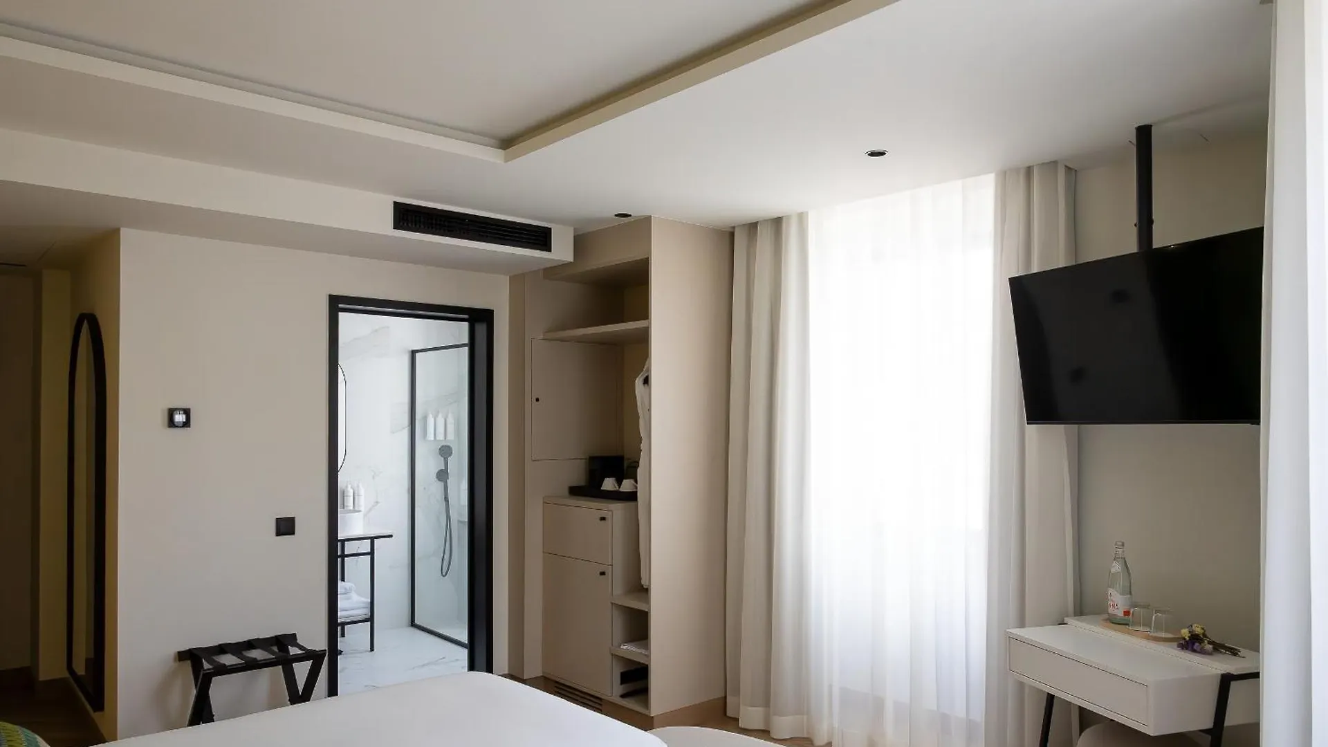 ****  The Mn56 Hotel Lagos Portekiz
