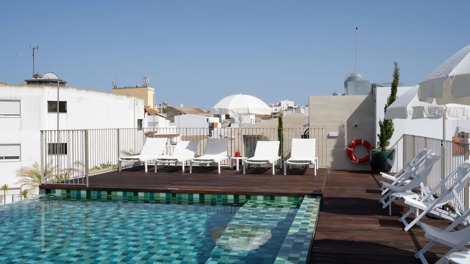 The Mn56 Hotel Lagos 4*,  Portekiz